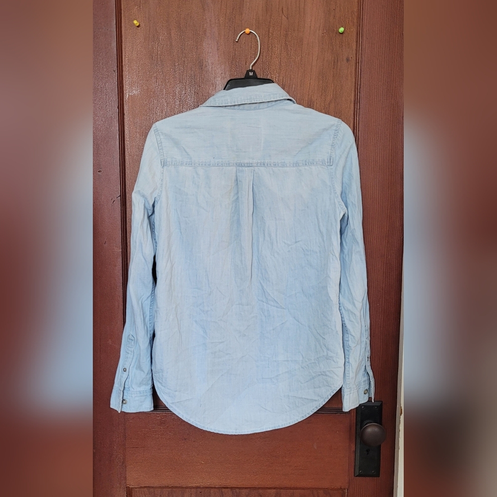 Light wash Women Button up Shirt Medium - Picture 4 of 4